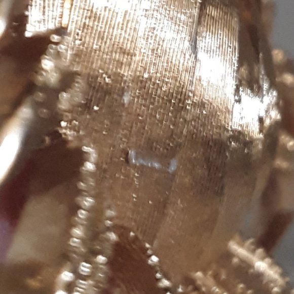 Vintage Monet Large Flower Gold Tone Pin Brooch(read description) - Picture 8 of 8